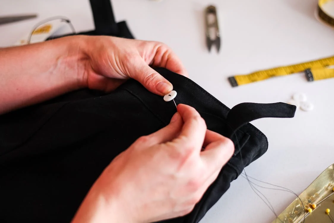 Lees meer over het artikel Vakmanschap in Actie: Ontdek de Beste Schoenenreparatie in Amsterdam